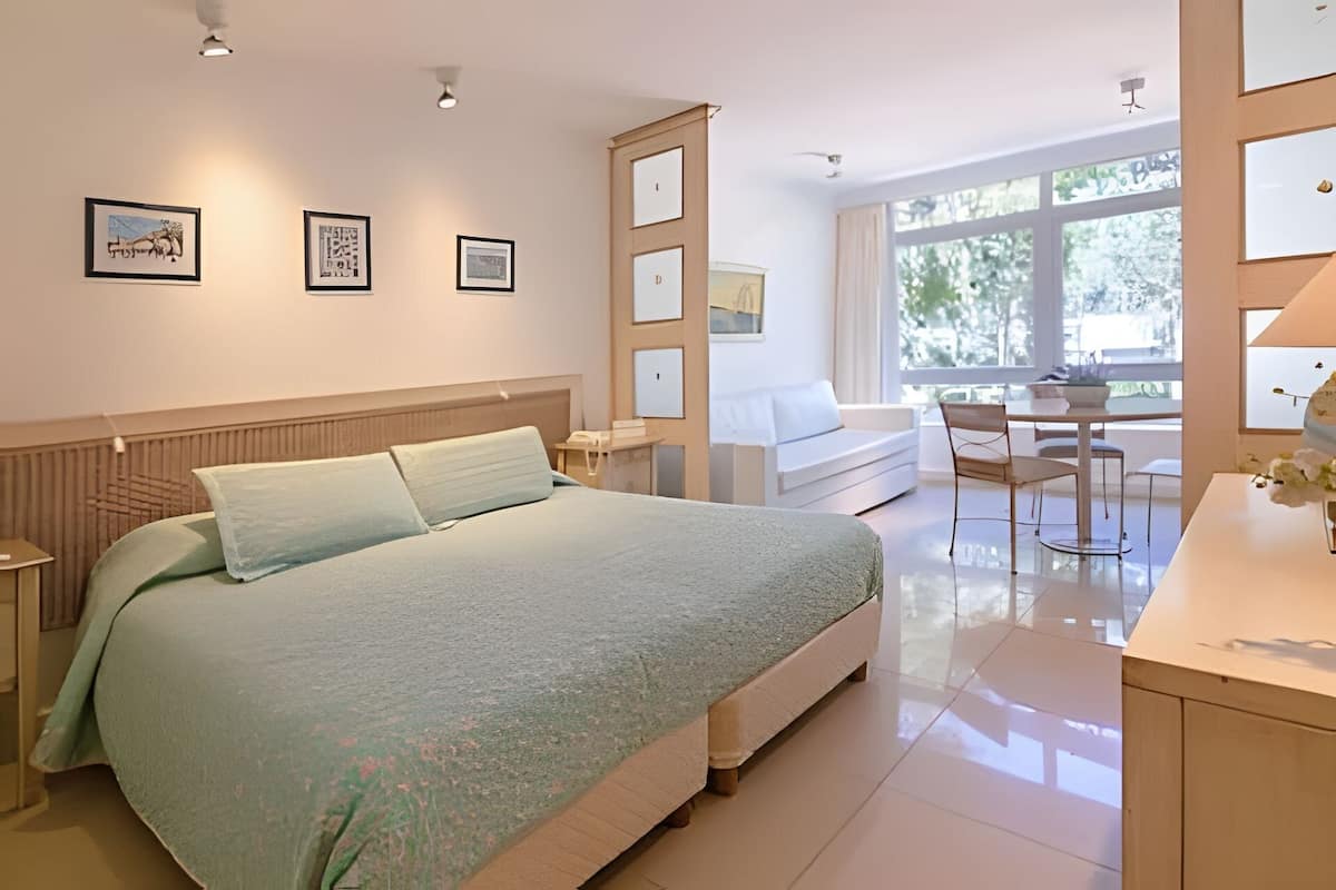 1 bedroom, premium bedding, individually decorated