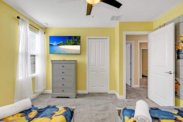 9 室のベッドルーム、アイロン / アイロン台、WiFi (無料)、ベッドシーツ