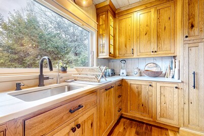 Secluded home with game room, private hot tub, golf, river & mtn views, firepit