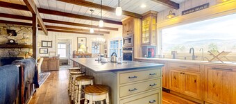 Secluded home with game room, private hot tub, golf, river & mtn views, firepit