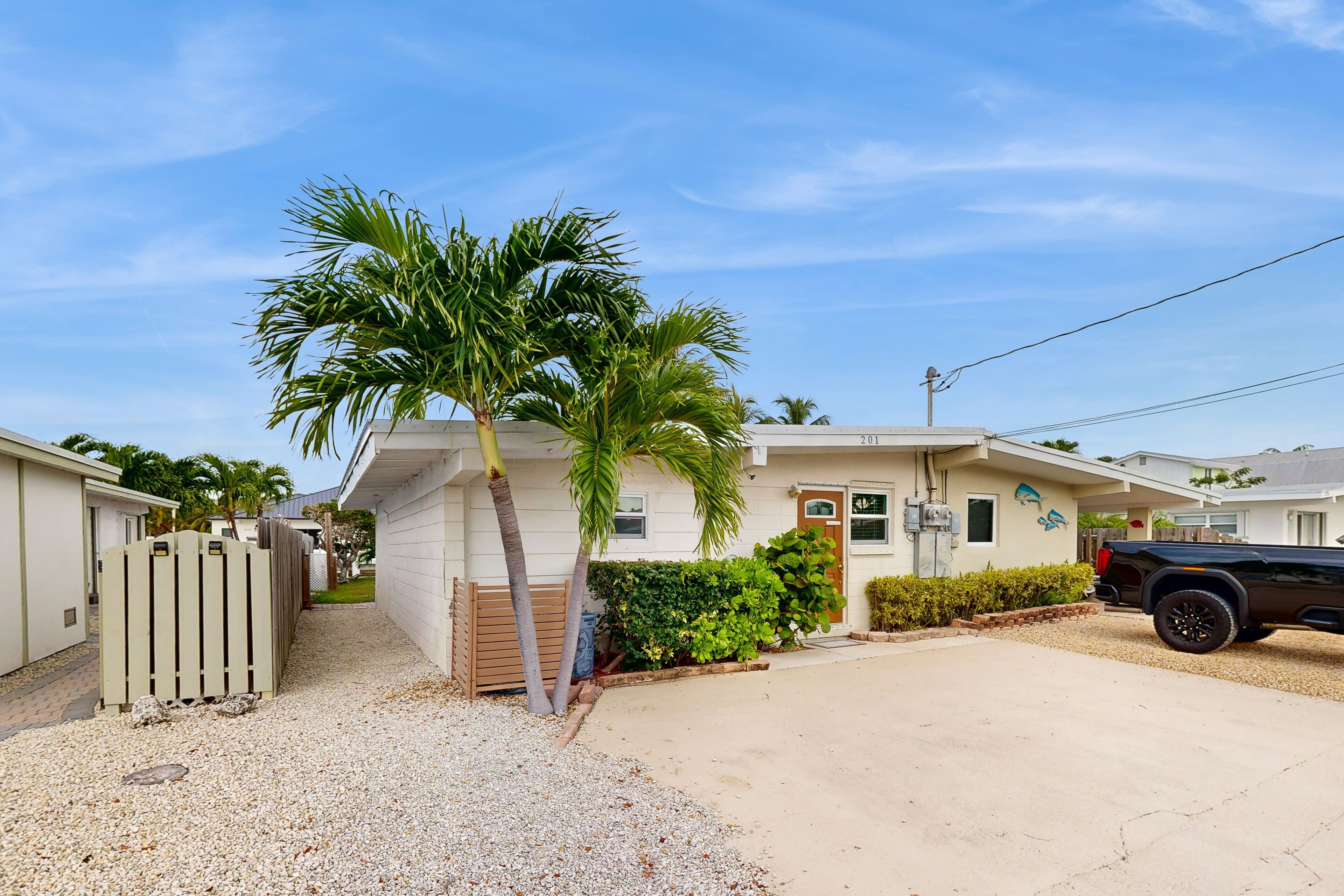 Deluxe waterfront retreat with a washer/dryer, patio, & Cabana Club access
