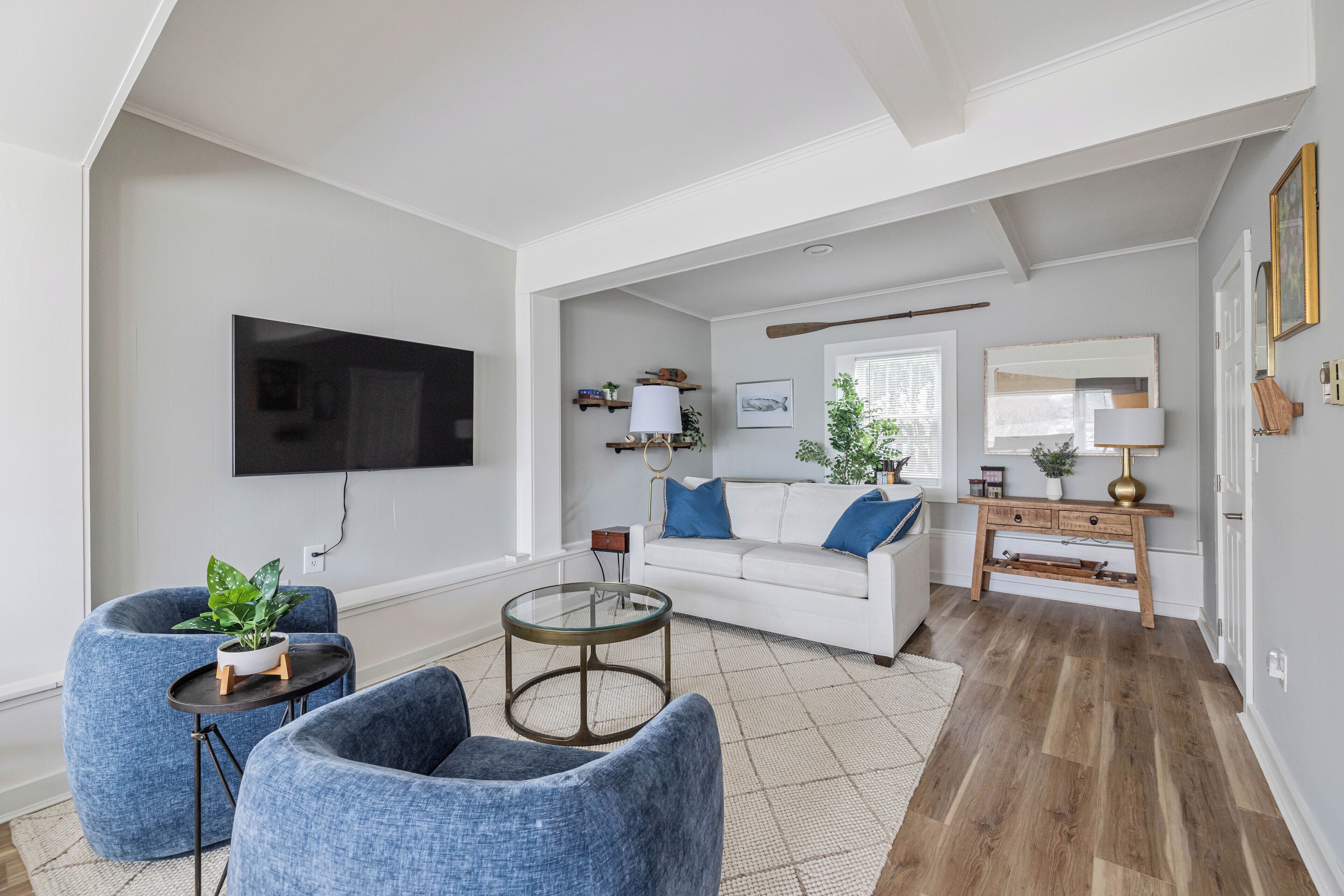 Charming home, walk to Dock Square, boutique shops, galleries, dining & beaches