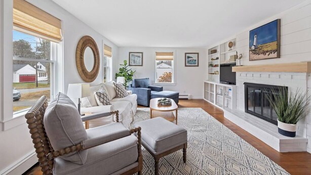 Unclassified image, 1 of 36, button - Salt Breeze Bungalow - Close to beaches and town (Kennebunk)