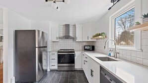 Unclassified image, 3 of 36, button - Salt Breeze Bungalow - Close to beaches and town (Kennebunk)