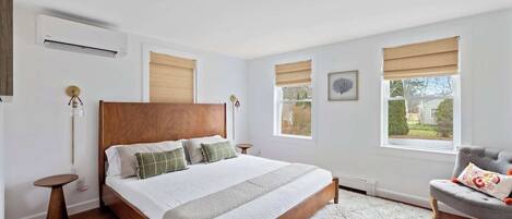 2 bedrooms, iron/ironing board, travel cot, free WiFi