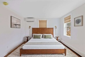 2 makuuhuonetta, silitysrauta/-lauta, vauvan matkasänky, ilmainen Wi-Fi