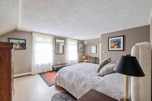 3 bedrooms, iron/ironing board, travel crib, free WiFi