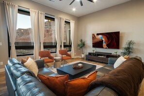 TV, offices - Luxury Oasis • Pool, Pickleball, Stargazing Views (Kanab)