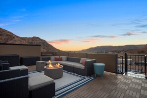 Terrace/patio - Luxury Oasis • Pool, Pickleball, Stargazing Views (Kanab)