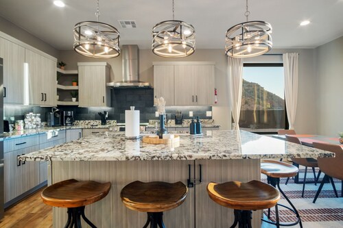 Luxury Oasis • Pool, Pickleball, Stargazing Views