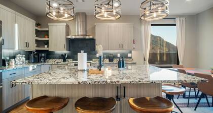 Luxury Oasis • Pool, Pickleball, Stargazing Views