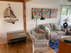 TV - Renovated cottage at Goose Rocks Beach. Great for families, steps from the beach (Kennebunkport)