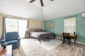 2 bedrooms, iron/ironing board, travel cot, free WiFi