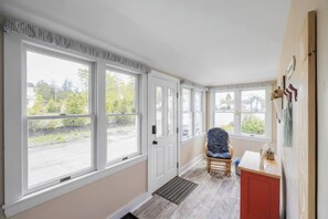 Interior - The Lock Shop Cottage - in Kennebunkport (Arundel)