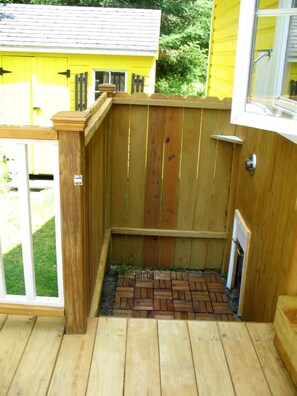 Property grounds - Quaint 3-bedroom cottage at Goose Rocks Beach. Short stroll to a serene beach (Kennebunkport)