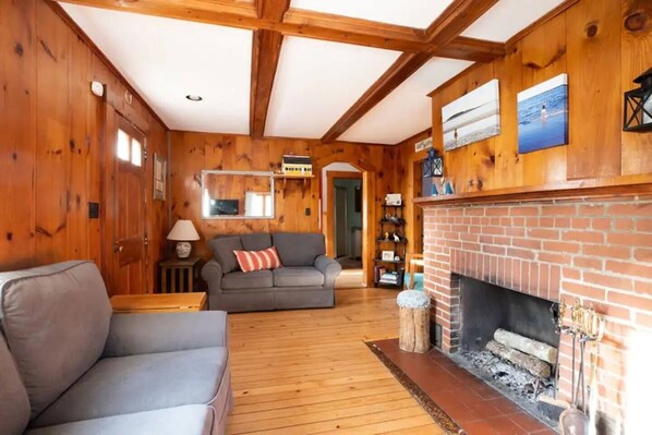 TV, fireplace, DVD player