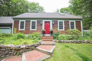 Exterior - Bright & Spacious Home near to Beaches and Dock Sq (Kennebunk)
