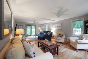 Smart TV, fireplace, offices - Bright & Spacious Home near to Beaches and Dock Sq (Kennebunk)