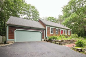 Exterior - Bright & Spacious Home near to Beaches and Dock Sq (Kennebunk)