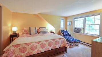 3 bedrooms, iron/ironing board, travel crib, free WiFi