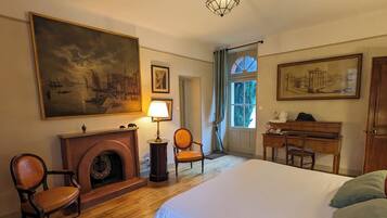 Signature Double Room, Garden View | Bathroom | Hair dryer
