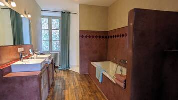 Signature Double Room, Garden View | Premium bedding, desk, WiFi (free), individually decorated
