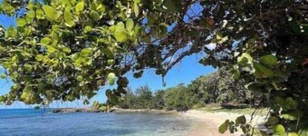 Steps away from the beach! Cabin Life @ Happy Life Villas