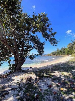 Beach nearby, sun loungers, beach towels - Beach Access, WIFI, TV Ocean Breeze 3 @ Happy Life Villas (Whitehouse)