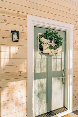 Exterior detail - The Lark’s Nest - A Gem in a Tranquil Neighborhood (Great Falls)