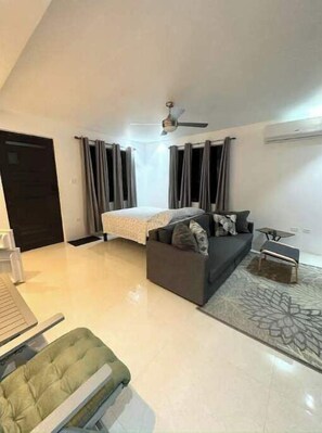 1 bedroom, desk, iron/ironing board, free WiFi - Beautiful Nature Views Steps from Beach, Sunrise @ Happy Life Villas (Whitehouse)