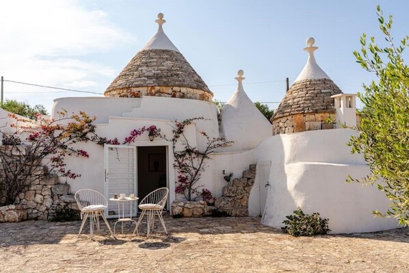 Outdoor dining - Trullo Vittoria Ostuni | Private Pool & Wood Oven (Ostuni)