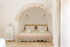 2 bedrooms, iron/ironing board, travel cot, free WiFi - Trullo Vittoria Ostuni | Private Pool & Wood Oven (Ostuni)