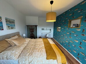2 bedrooms, desk, free WiFi, bed sheets
