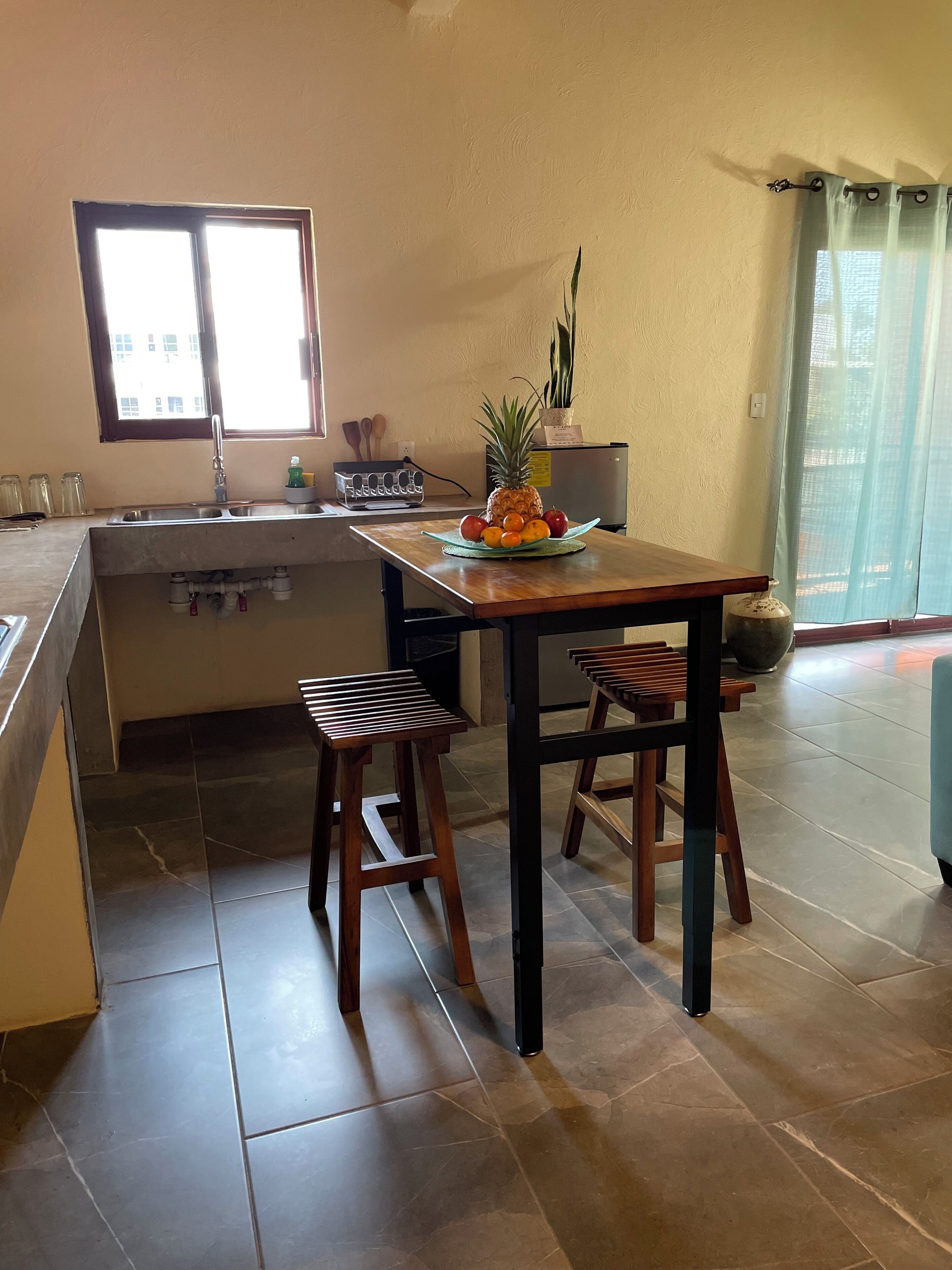 Habitación básica doble, vista a la alberca | Restaurantes