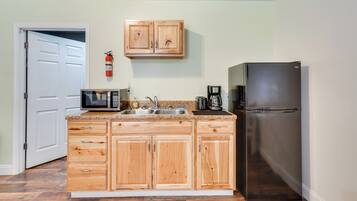 Fridge, microwave, coffee/tea maker, toaster