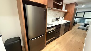 Microwave, oven, stovetop, dishwasher - Collins St - The Heart Of The City (Melbourne)