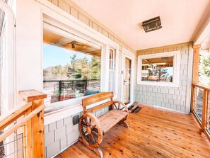 Terrace/patio - Gorgeous Home by The Broadmoor Hotel & Cheyenne Mtn Zoo!
 (Colorado Springs)