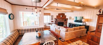 Gorgeous Home by The Broadmoor Hotel & Cheyenne Mtn Zoo!
