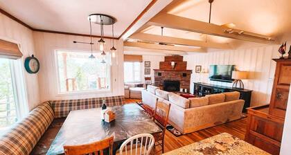 Gorgeous Home by The Broadmoor Hotel & Cheyenne Mtn Zoo!