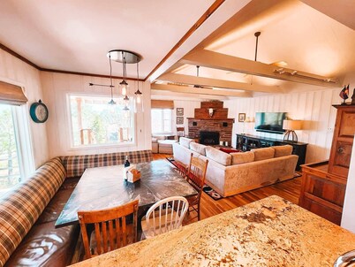 Gorgeous Home by The Broadmoor Hotel & Cheyenne Mtn Zoo!
