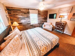 4 bedrooms, WiFi, bed sheets - Gorgeous Home by The Broadmoor Hotel & Cheyenne Mtn Zoo!
 (Colorado Springs)