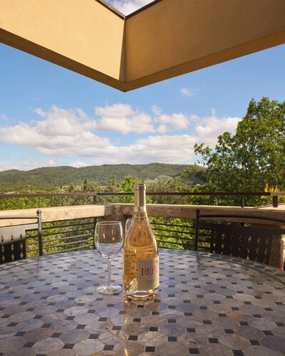 Architect-designed villa in Provence at the foot of Mont-Ventoux