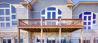 Outdoor enthusiast dream with private hot tub & stunning views