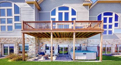 Outdoor enthusiast dream with private hot tub & stunning views