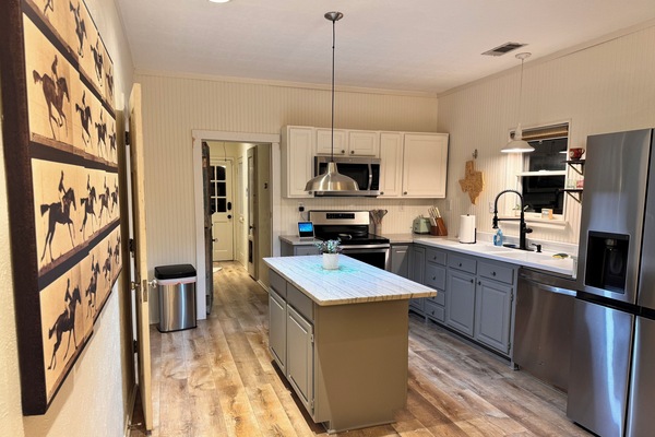 Geladeira, micro-ondas, fogão, cooktop