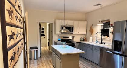Walking distance to everything in downtown Frisco. Vintage Charmer!