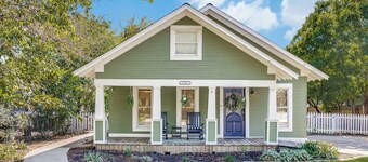 Walking distance to everything in downtown Frisco.  Vintage Charmer!