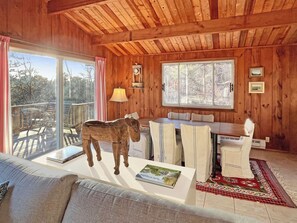 Smart TV, books - Nestled among the pitch pines, southern exposure, steps from Old Wharf beaches! (Wellfleet)