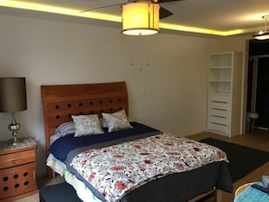 2 bedrooms, desk, iron/ironing board, free WiFi