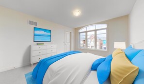 Family House | 4 bedrooms, iron/ironing board, free WiFi - Luxury Comfort and Convenience (Brampton)